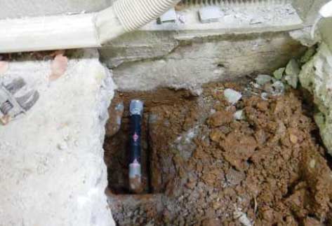 新しい給水管に交換